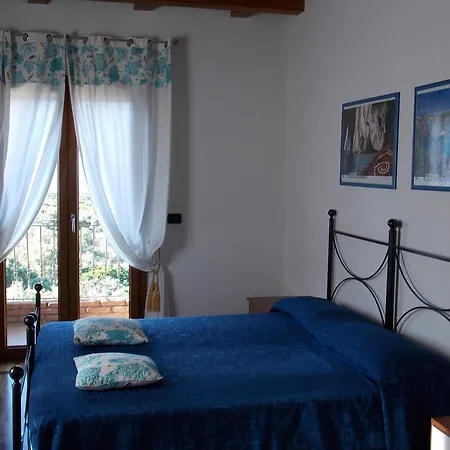 Le Ginestre Bed & Breakfast *
