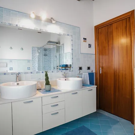 Le Ginestre Bed & Breakfast *